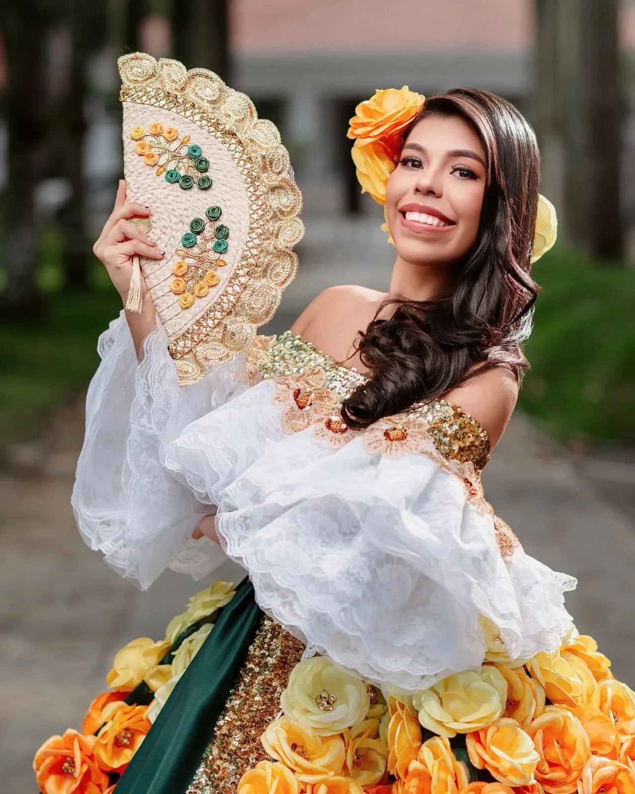ANA SOFÍA BOLÍVAR OÑATE 17 años  Representante del Tolima VI Encuentro Nacional Juvenil de Sanjuanero Huilense