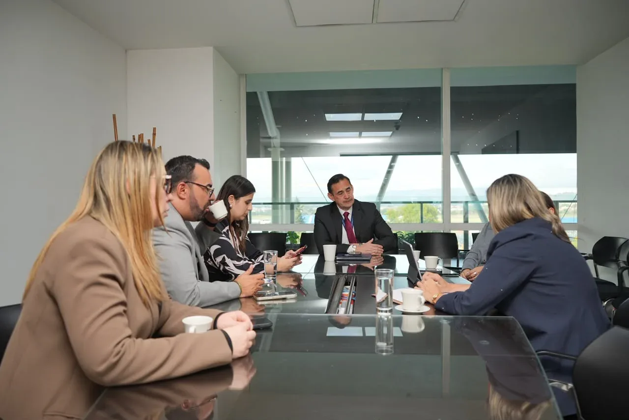 Alcaldía de Ibagué y Aerocivil avanzan en temas estratégicos para el desarrollo del aeropuerto Perales