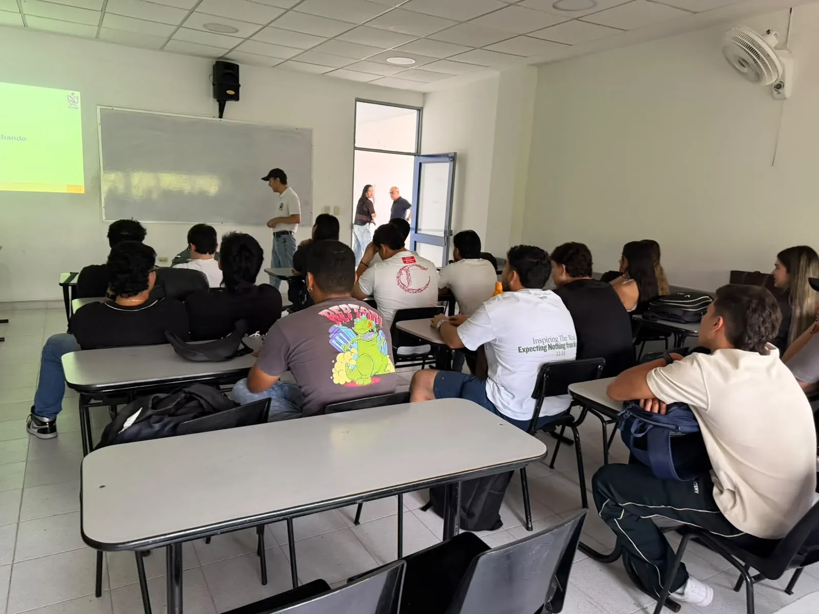 GOAT sensibilizó a jóvenes de la Universidad de Ibagué sobre los riesgos de consumir productos ilegales