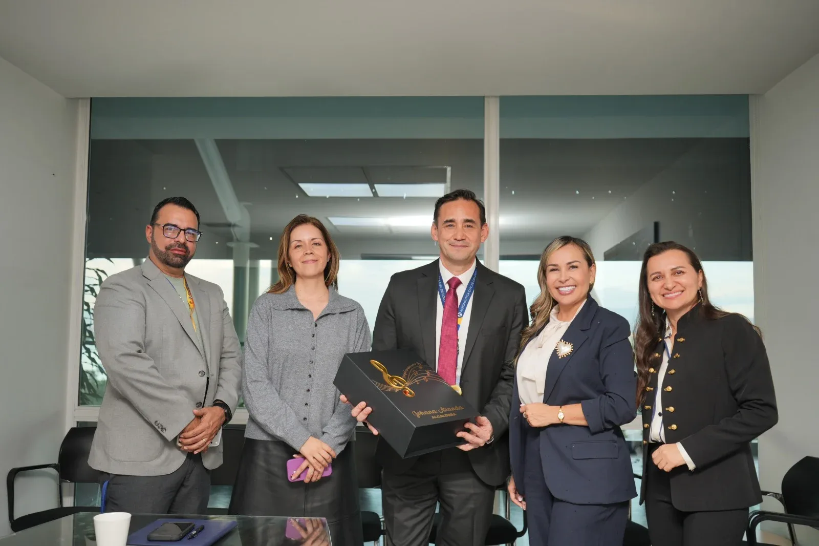 Alcaldía de Ibagué y Aerocivil avanzan en temas estratégicos para el desarrollo del aeropuerto Perales