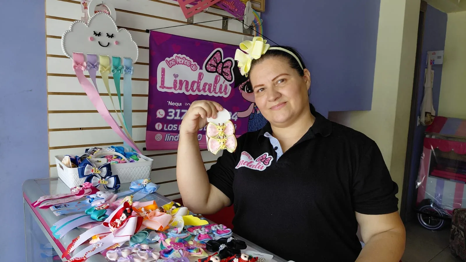 Johana León Peña transforma su creatividad en empresa: Moños de Lindalú