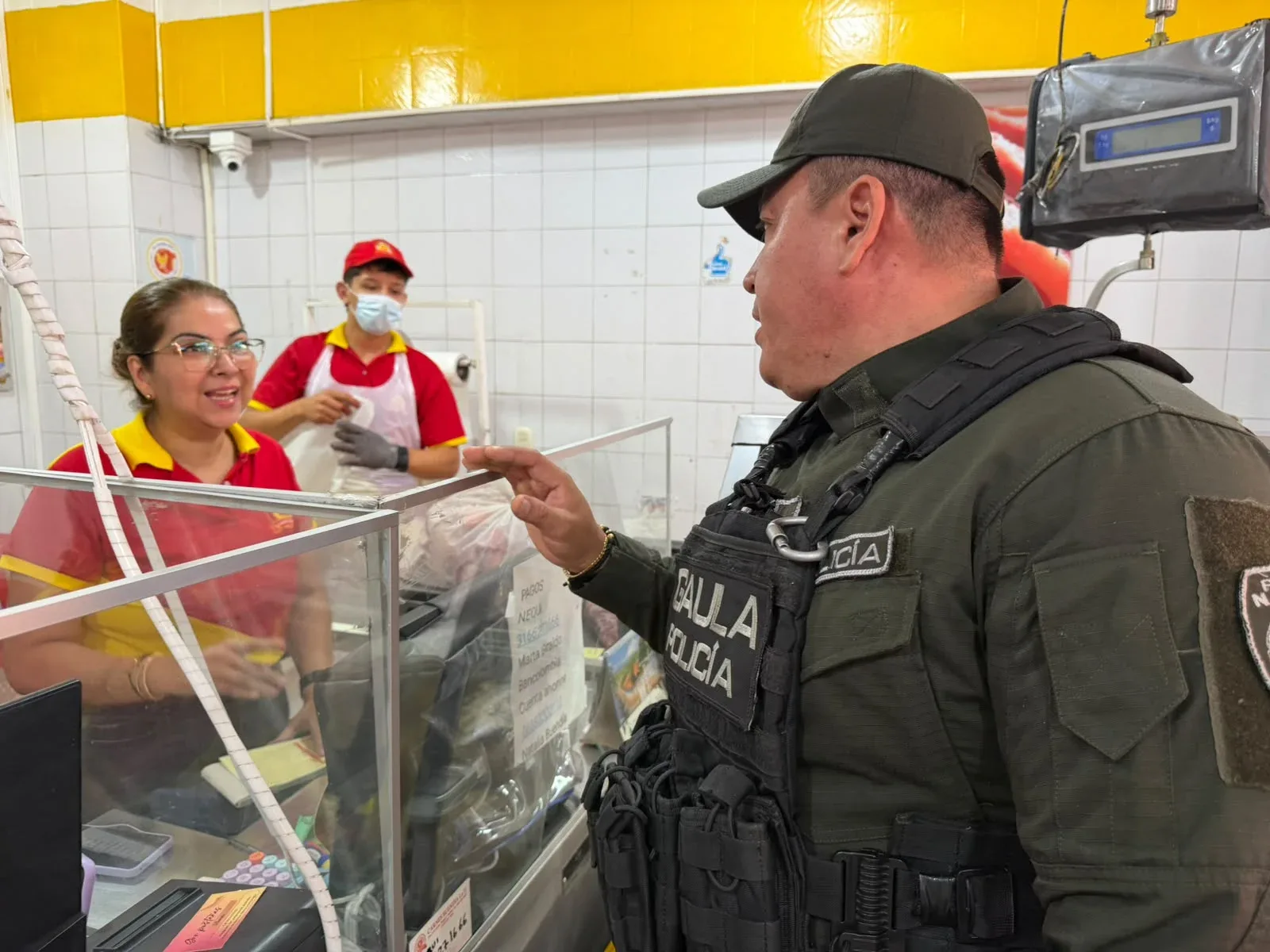 GOAT, GAULA y Policía se tomaron la Plaza de La 21 de Ibagué para combatir el contrabando y fortalecer la seguridad