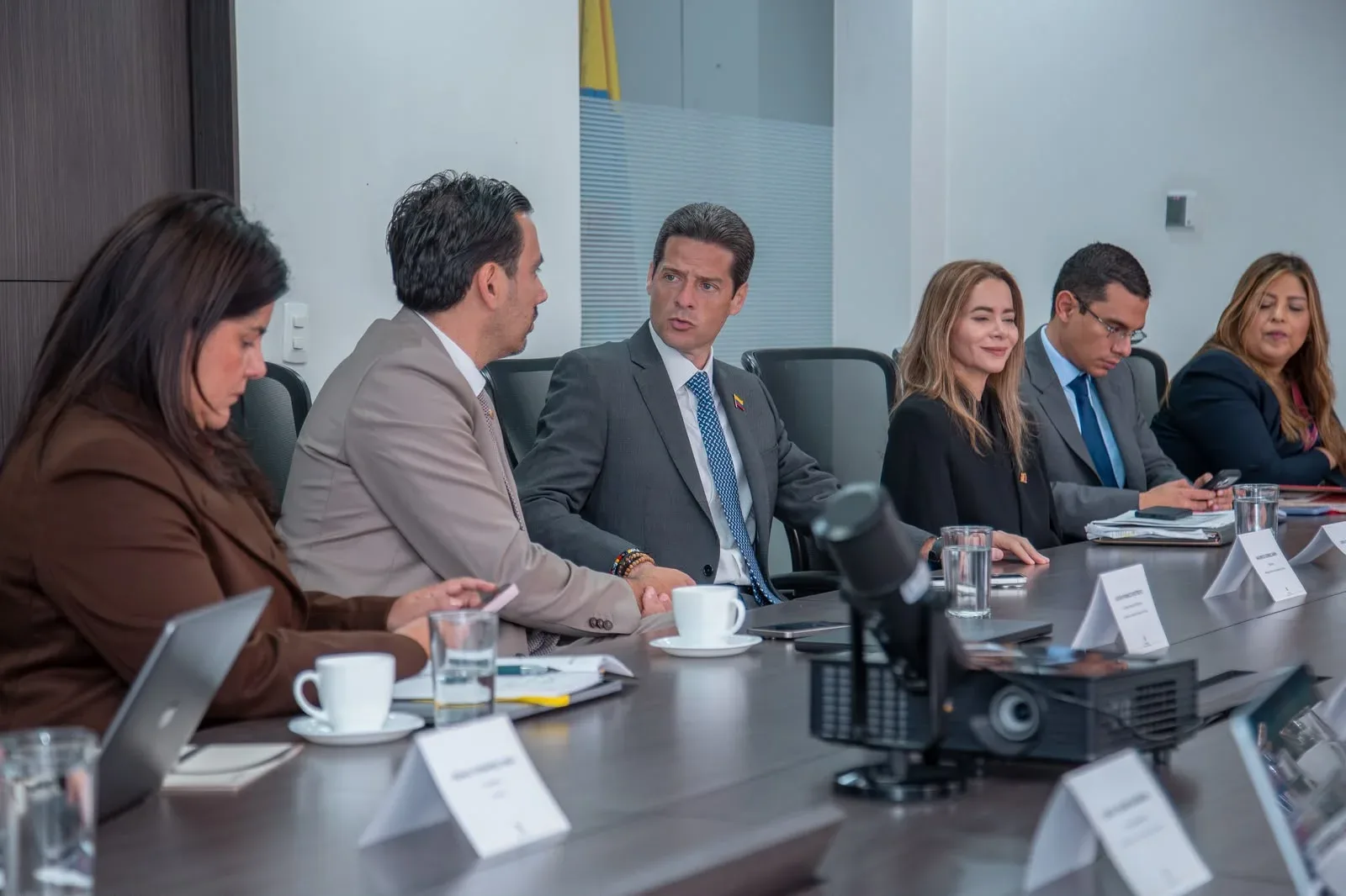 MinComercio articula a ICA, DIAN, Invima y Antinarcóticos para agilizar las exportaciones desde Puerto Antioquia