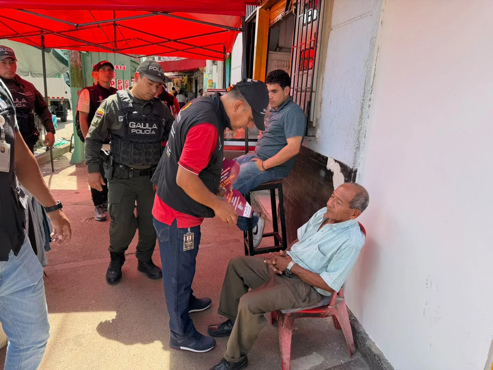 GOAT, GAULA y Policía se tomaron la Plaza de La 21 de Ibagué para combatir el contrabando y fortalecer la seguridad