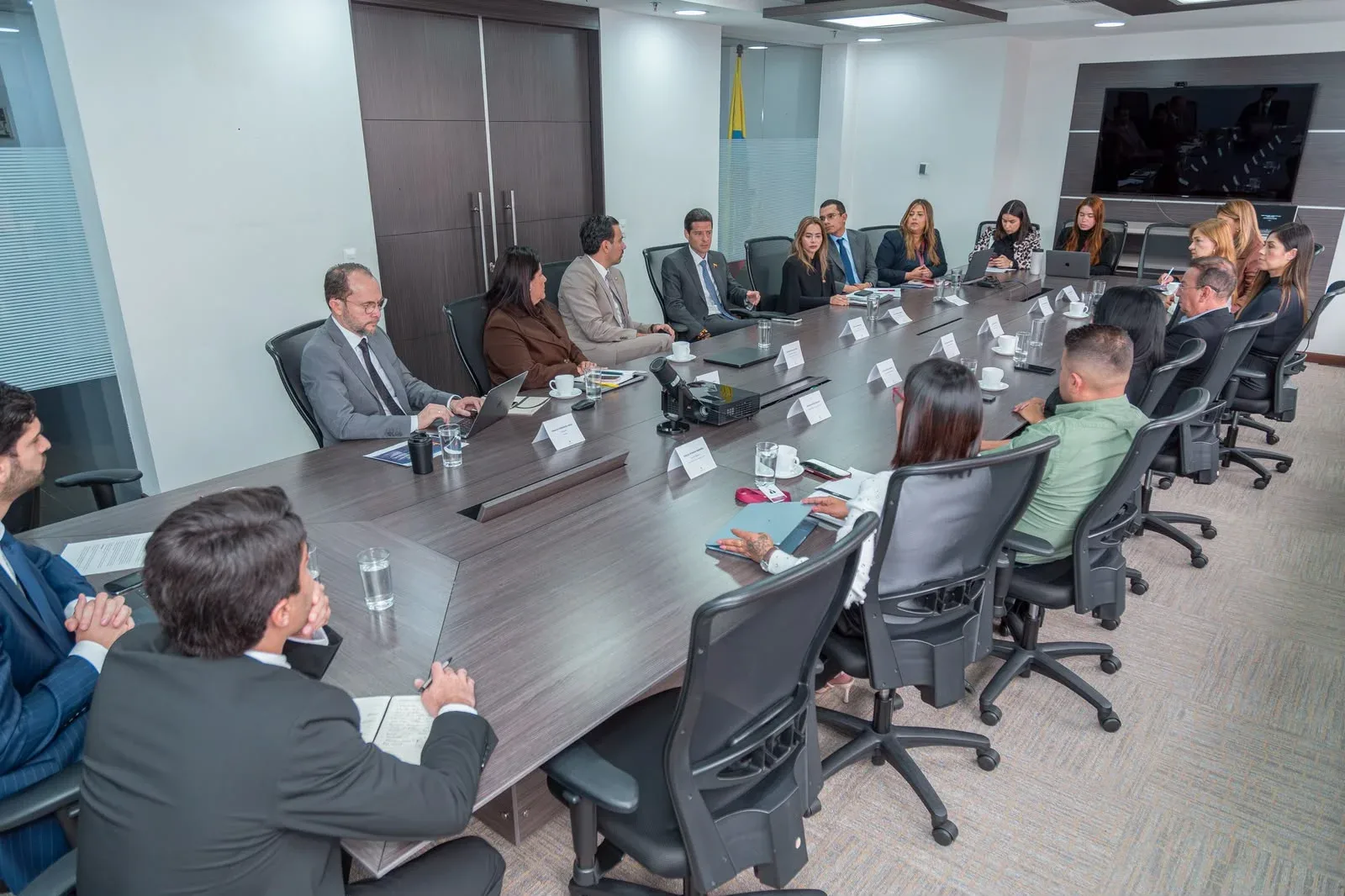 MinComercio articula a ICA, DIAN, Invima y Antinarcóticos para agilizar las exportaciones desde Puerto Antioquia
