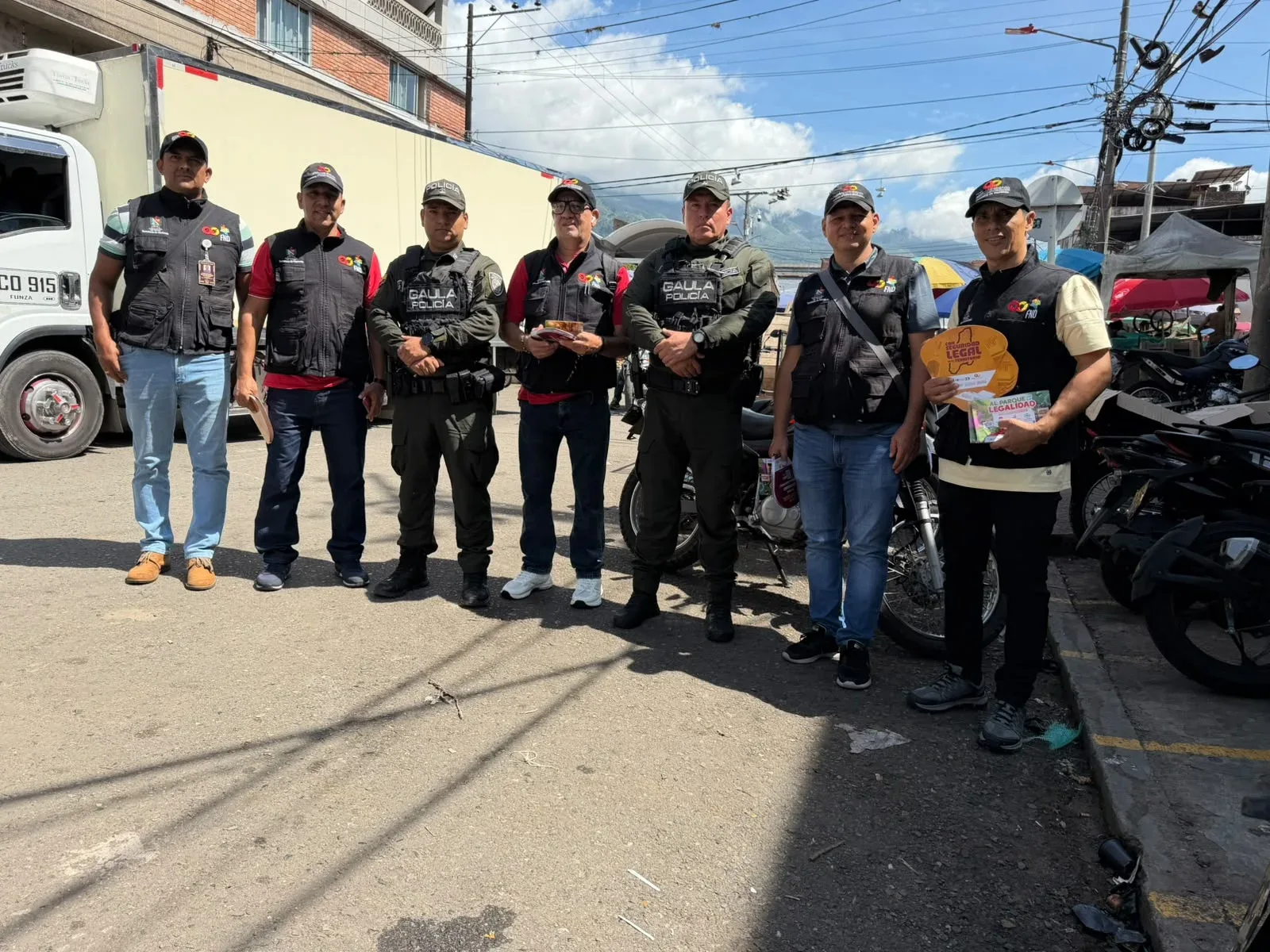 GOAT, GAULA y Policía se tomaron la Plaza de La 21 de Ibagué para combatir el contrabando y fortalecer la seguridad