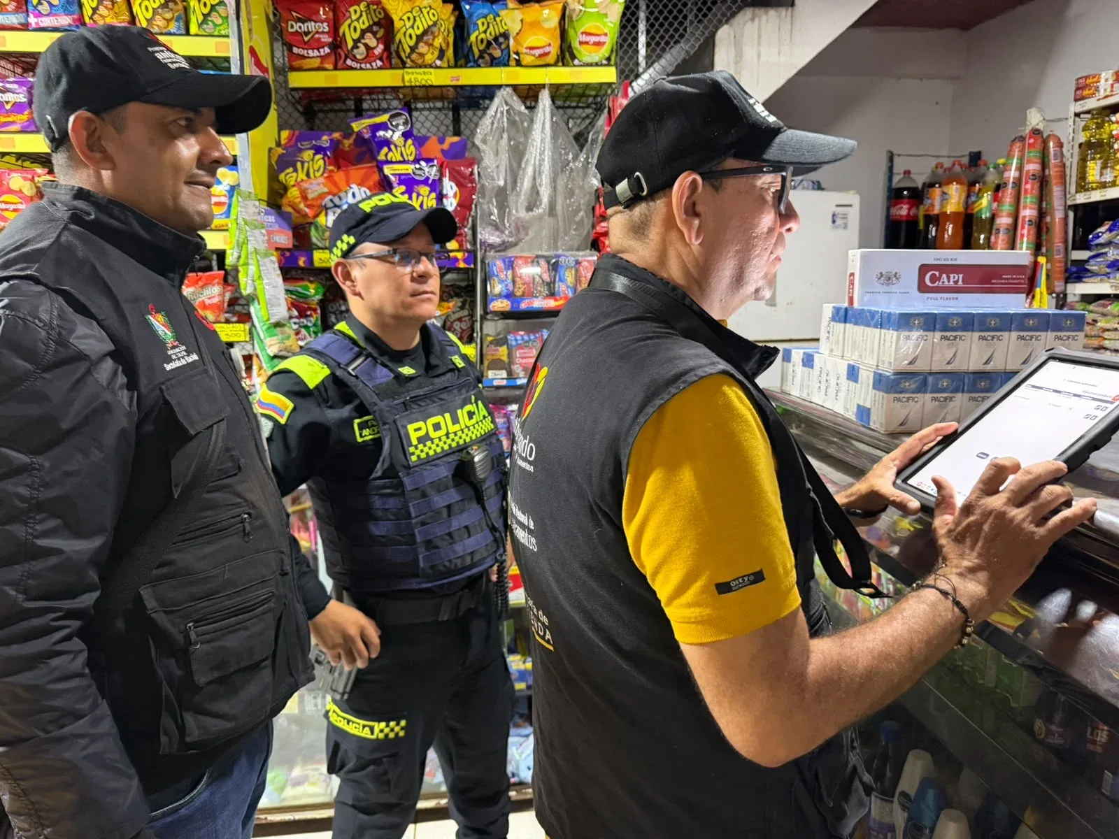GOAT intensifica ofensiva contra el contrabando en el Tolima: más de 300 cajetillas de cigarrillos y 30 unidades de licor aprehendidas