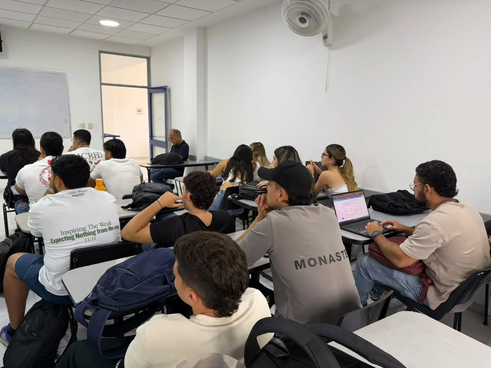GOAT sensibilizó a jóvenes de la Universidad de Ibagué sobre los riesgos de consumir productos ilegales