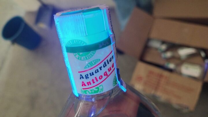 En Navidad y Año Nuevo, autoridades del Tolima refuerzan controles para identificar licor legal y evitar el contrabando