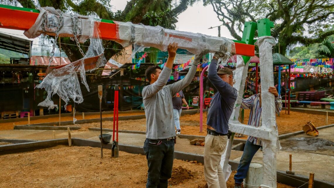 Juegos infantiles del nuevo Parque de San Bernardo se construyeron con materiales amigables con el ambiente