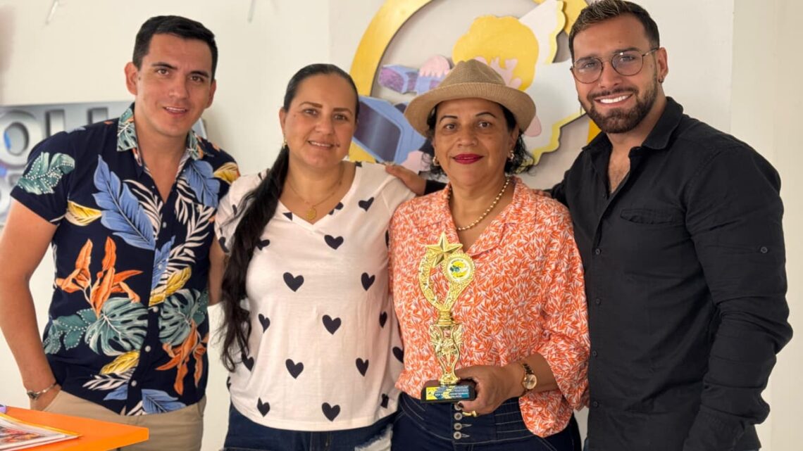 Ángeles Televisión exalta a Rocío del Pilar Romero Solórzano por su trayectoria periodística en el Tolima