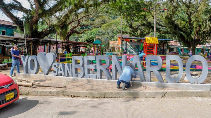 Felices y satisfechos se sienten habitantes de San Bernardo con mejoramiento de parque principal
