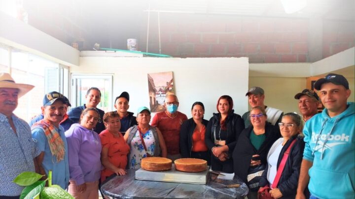 Avanzamos con la Ruta de Emprendimiento del Clúster de Aguacate del Tolima?