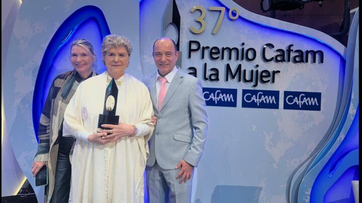 Mujer Cafam Tolima recibe mención especial del Jurado Nacional por la grandeza e impacto de su obra cultural