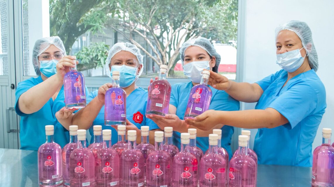 La Fábrica de Licores del Tolima abre oportunidades para las mujeres