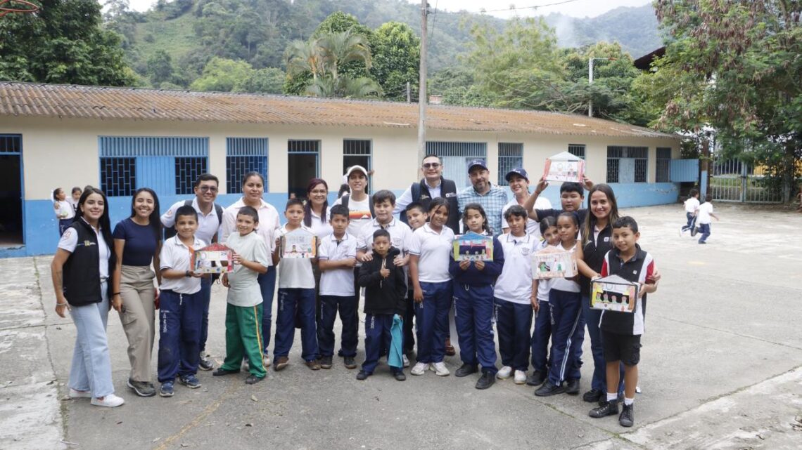 Alcaldía llevó la historia del Tolima a niños de San Bernardo con estrategia del Museo Panóptico