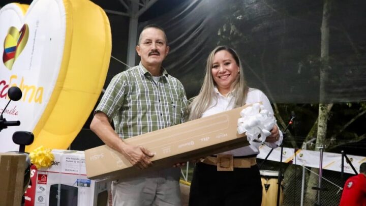 Comfatolima fortalece la integración familiar con gran jornada de bingo en Waira Kapa