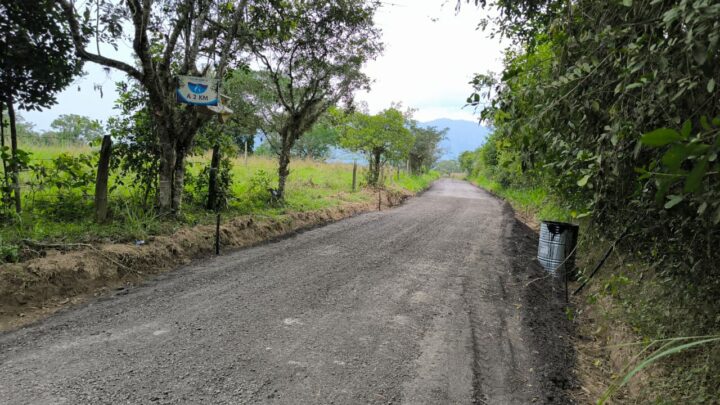 Alcaldía de Ibagué adelanta pavimentación de tres kilómetros en la vereda Aparco