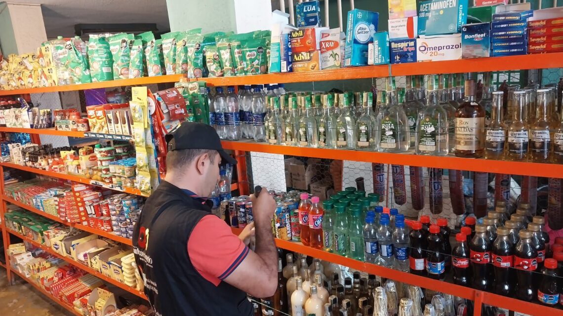 Cuatro establecimientos cerrados en Chicoral: golpe al contrabando de licor y cigarrillos en el Tolima