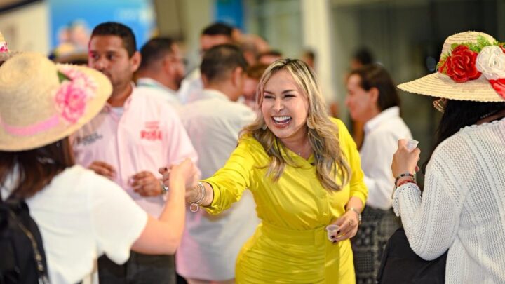 Alcaldesa Johana Aranda recibió primer vuelo internacional comercial con operación de Migración en Ibagué