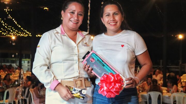 Comfatolima celebrando juntas el Día de la Madre y el Padre.