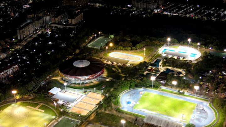 Alcaldía realizó mantenimiento al sistema de iluminación de escenarios en el Parque Deportivo