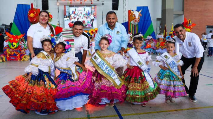 El Espinal coronó a sus nuevas soberanas infantiles en el inicio de las fiestas del San Pedro