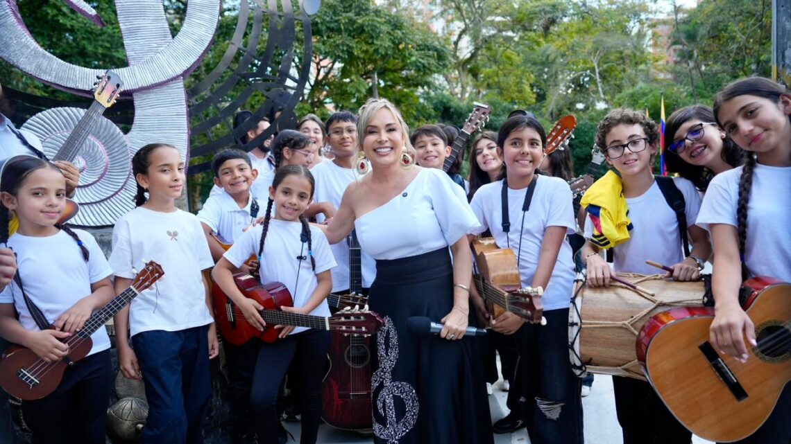 Con monumento ‘La Clave de Sol’, Alcaldía rinde homenaje en la Concha Acústica a artistas ibaguereños