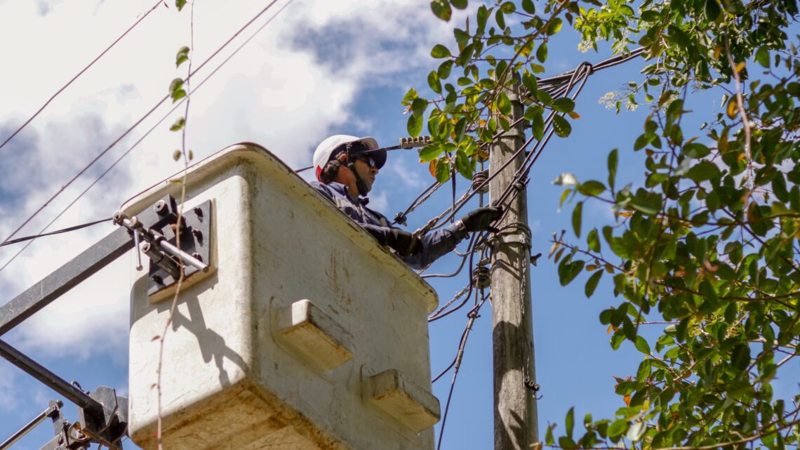 Alcaldía de Ibagué instaló nuevos postes de alumbrado público y luminarias LED en Parque Centenario