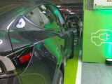 Multicentro inaugura nuevo punto de carga inteligente para vehículos eléctricos en Ibagué