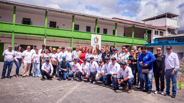 Destruyen más de 33.000 unidades de licor adulterado y cigarrillos de contrabando en Tolima