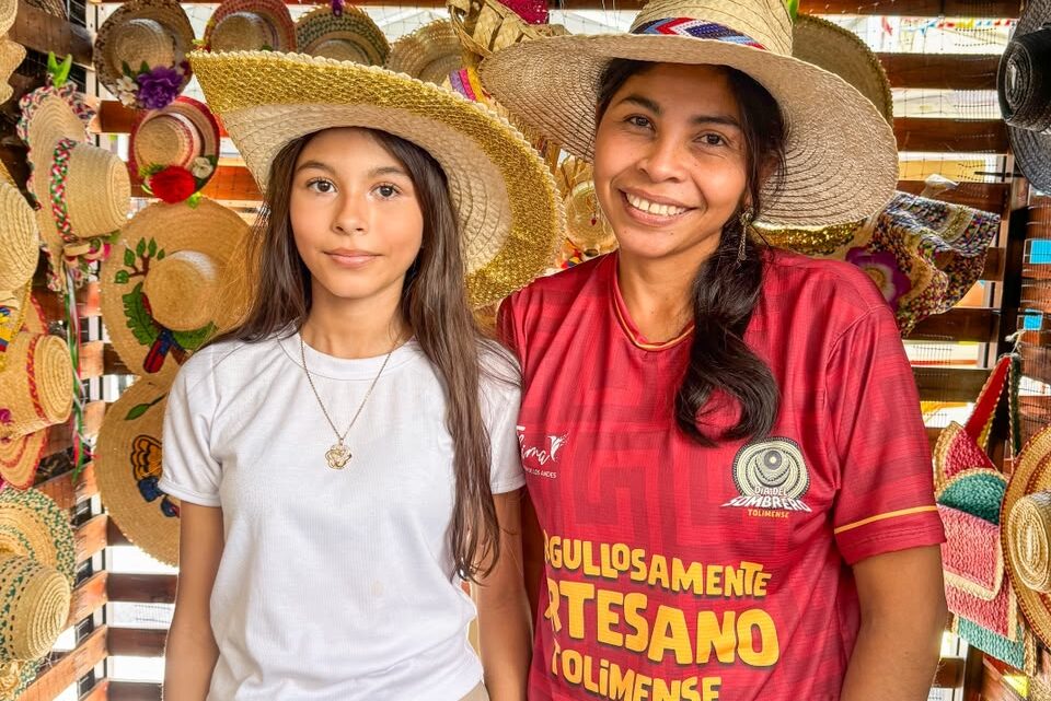 Cinco generaciones hilando tradición: la joven que transforma la palma real en empresa y conserva un legado de 120 años