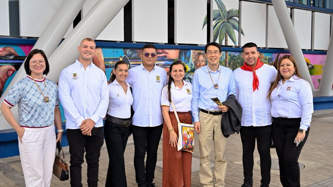 Embajador y delegación artística de China visitan a Ibagué con espectáculo este viernes en la Concha Acústica