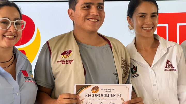 Escuela Regional del Café culmina formación de 97 jóvenes cafeteros del Tolima y recibe nuevo grupo de aprendices