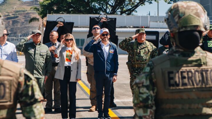 Presidente De La Espriella anuncia alivio en servicios públicos portres meses y subsidio de arriendo para los damnificados en Risaralda
