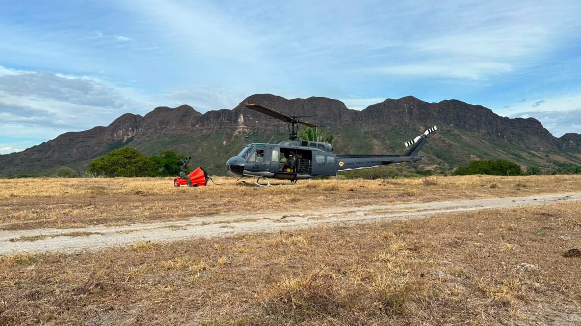 Fuerza Aeroespacial despliega capacidades aéreas para extinguir incendio en Tolima