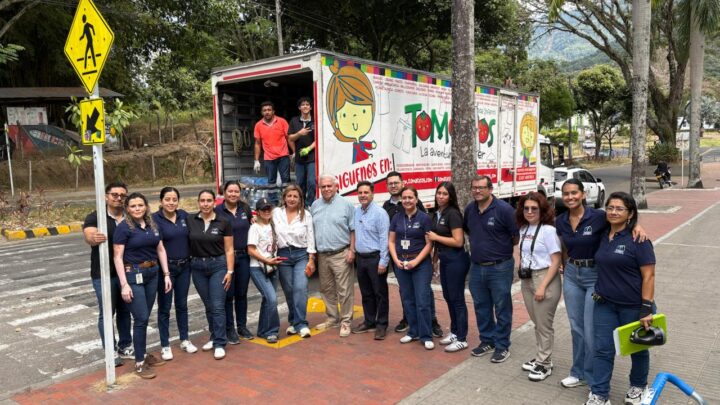 Corazones solidarios en Estación Centro Comercial