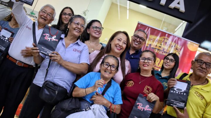 Lotería Tolima entrega gafas a los loteros.