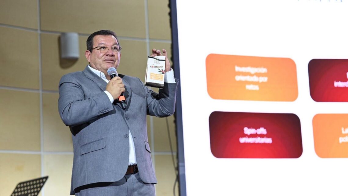 Estudiantes, autoridades y gremios acompañaron la posesión del nuevo rector de la Universidad del Tolima