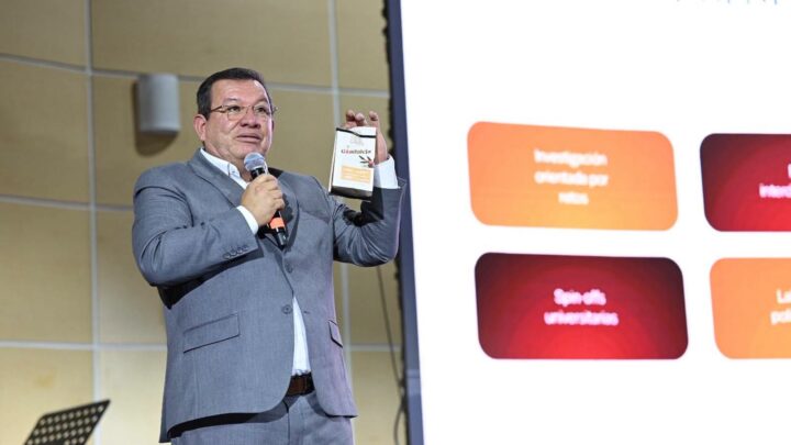 Estudiantes, autoridades y gremios acompañaron la posesión del nuevo rector de la Universidad del Tolima